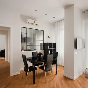 https://deluxe-central-apartment.it-lombardy.com